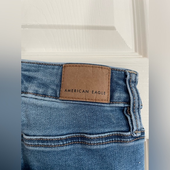 AMERICAN EAGLE BLUE RIPPED JEANS (size 4) - Picture 7 of 8